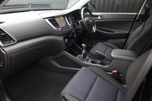 Hyundai Tucson CRDI SE Nav 1 Former Keeper + Manual + 2WD + £35 RFL + Heated Seats - Thumb 2