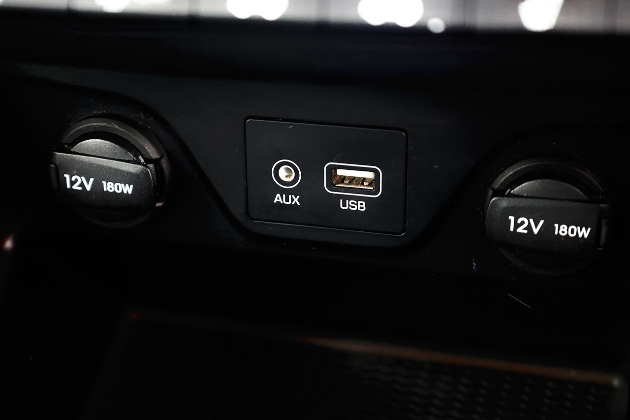 Hyundai Tucson CRDI SE Nav 1 Former Keeper + Manual + 2WD + £35 RFL + Heated Seats - Large 35