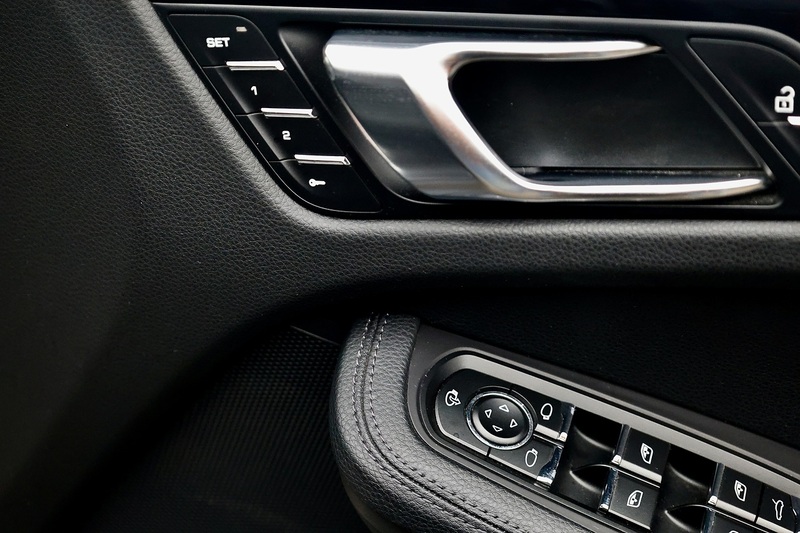 Porsche Macan S 1 Owner + Full Porsche Main Dealer + Air Suspension + Rare Spec Image 18