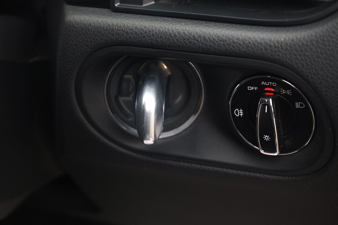 Porsche Macan S 1 Owner + Full Porsche Main Dealer + Air Suspension + Rare Spec - Large 23