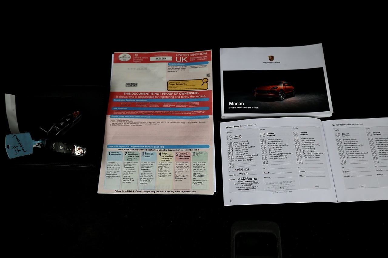 Porsche Macan S 1 Owner + Full Porsche Main Dealer + Air Suspension + Rare Spec - Large 31