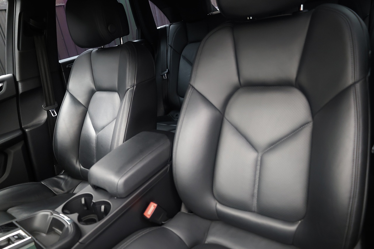 Porsche Macan S 1 Owner + Full Porsche Main Dealer + Air Suspension + Rare Spec - Large 25