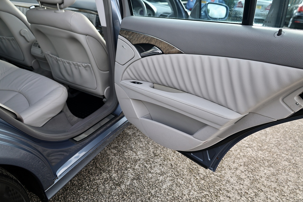 Mercedes-Benz E280 CDI Avantgarde 2 Former Keepers + Just Serviced by MB Dealer - Large 22