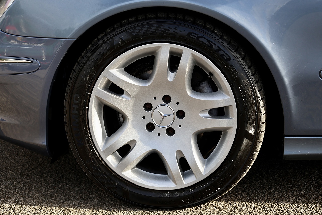 Mercedes-Benz E280 CDI Avantgarde 2 Former Keepers + Just Serviced by MB Dealer - Large 31