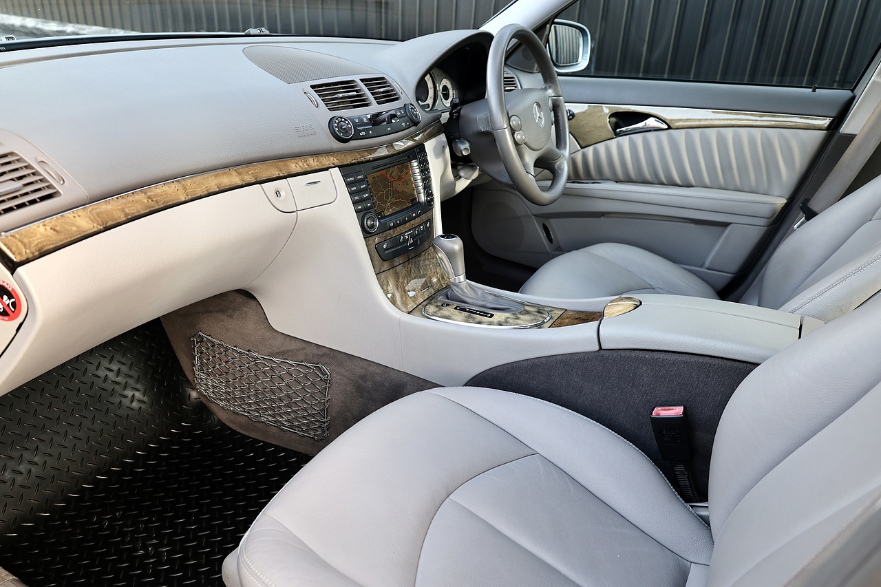 Mercedes-Benz E280 CDI Avantgarde 2 Former Keepers + Just Serviced by MB Dealer - Large 2