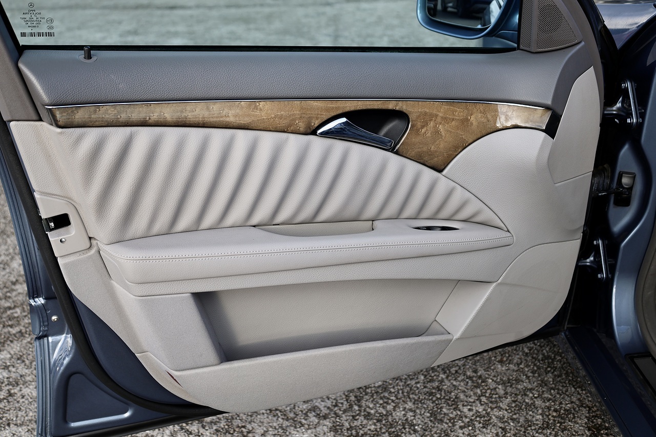 Mercedes-Benz E280 CDI Avantgarde 2 Former Keepers + Just Serviced by MB Dealer - Large 38