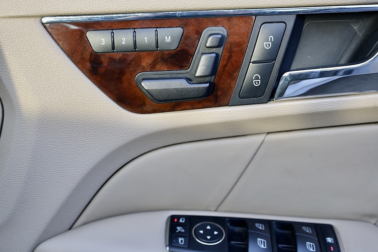 Mercedes-Benz E350 3.5 V6 CGI SE Coupe E350 3.5 CGI V6 SE Coupe 3.5 2dr Coupe Automatic Petrol - Large 27