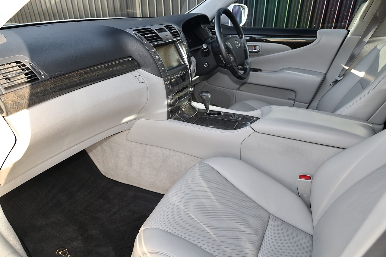 Lexus LS 460 SE-L UK Supplied + Last Owner 2014 + Exceptional Condition - Large 2