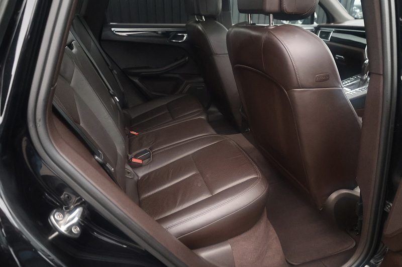 Porsche Macan S £16k Cost Options + Air Suspension + Pano Roof Image 9