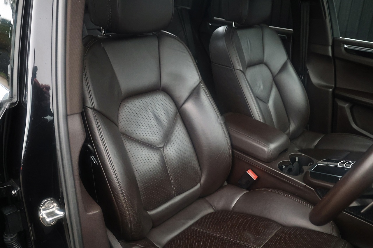 Porsche Macan S £16k Cost Options + Air Suspension + Pano Roof - Large 7