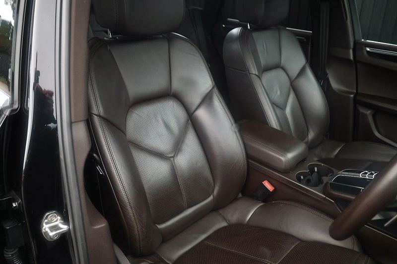 Porsche Macan S £16k Cost Options + Air Suspension + Pano Roof Image 7