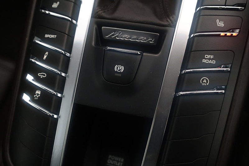 Porsche Macan S £16k Cost Options + Air Suspension + Pano Roof Image 17