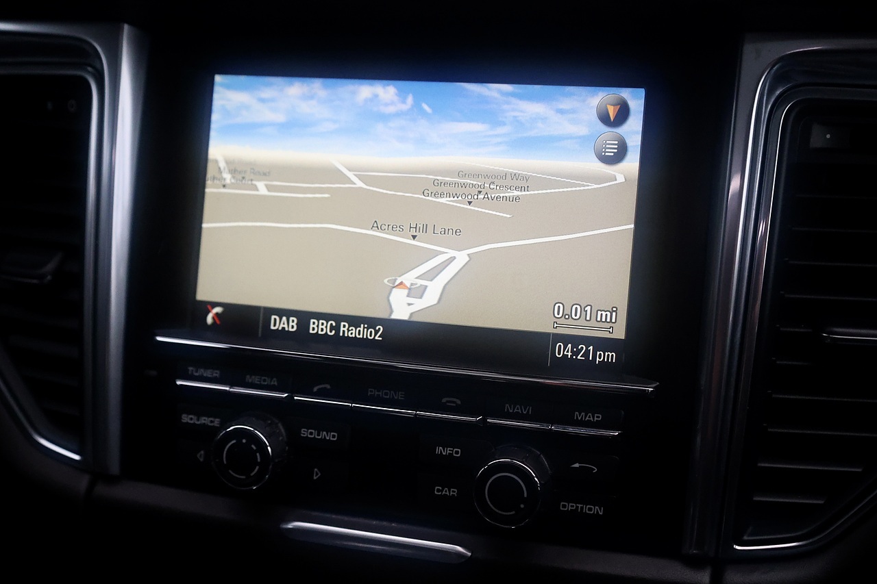 Porsche Macan S £16k Cost Options + Air Suspension + Pano Roof - Large 18