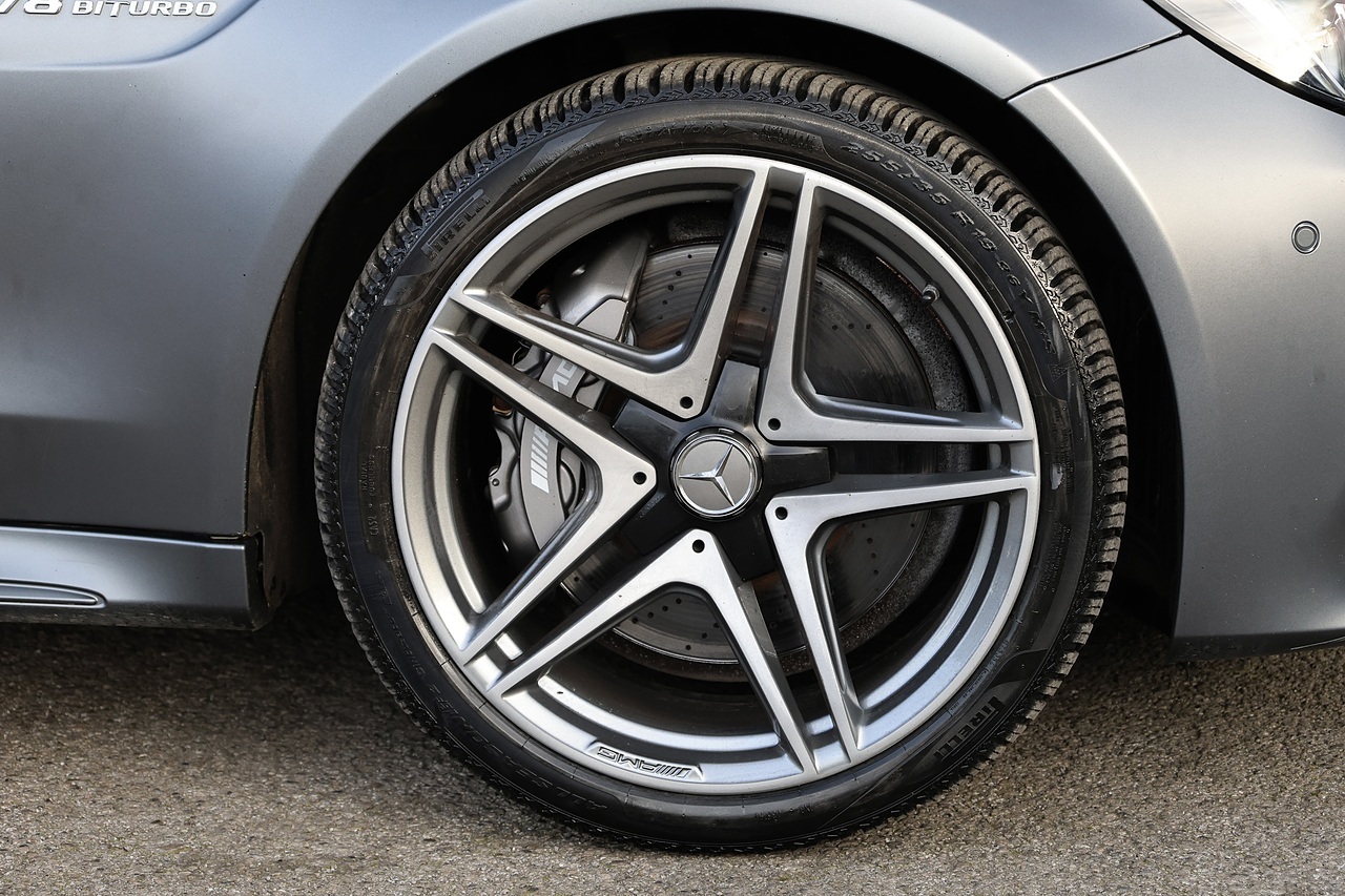 Mercedes-Benz C63 4.0 V8 AMG Premium  Coupe 2 Former Keepers + Full MB Main Dealer History + Pano Roof - Large 27