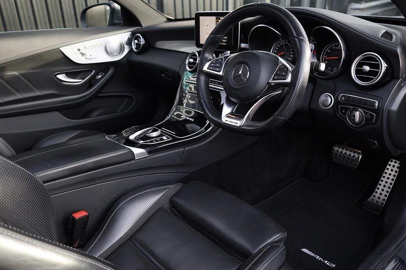 Mercedes-Benz C63 4.0 V8 AMG Premium  Coupe 2 Former Keepers + Full MB Main Dealer History + Pano Roof Image 6