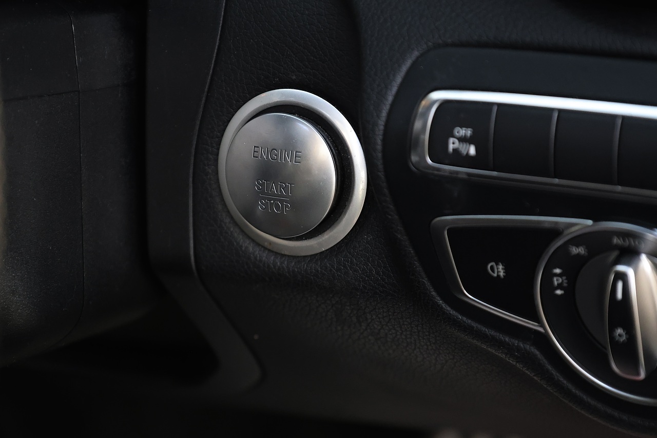 Mercedes-Benz C63 4.0 V8 AMG Premium  Coupe 2 Former Keepers + Full MB Main Dealer History + Pano Roof - Large 20