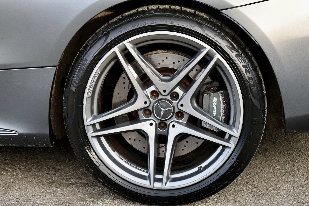 Mercedes-Benz C63 4.0 V8 AMG Premium  Coupe 2 Former Keepers + Full MB Main Dealer History + Pano Roof - Large 28