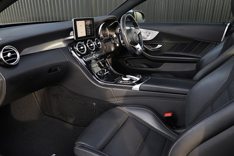 Mercedes-Benz C63 4.0 V8 AMG Premium  Coupe 2 Former Keepers + Full MB Main Dealer History + Pano Roof Image 2