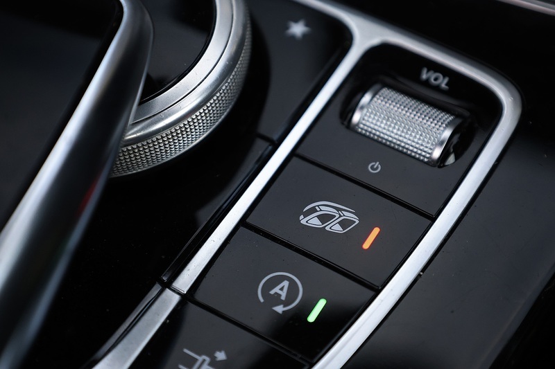 Mercedes-Benz C63 4.0 V8 AMG Premium  Coupe 2 Former Keepers + Full MB Main Dealer History + Pano Roof Image 40