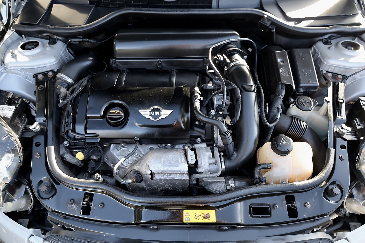 MINI Roadster Cooper S Full Service History + CHILI Pack + JCW Aero Pack - Large 42