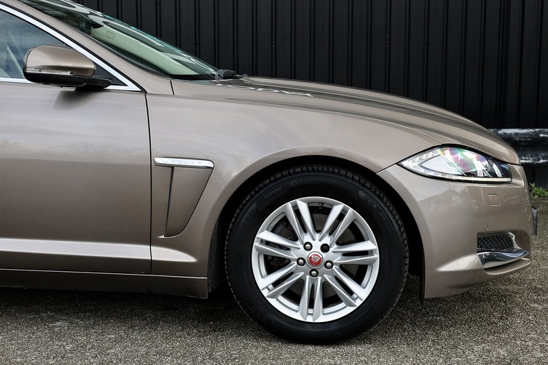 Jaguar XF Luxury 2 Former Keepers + Full Service History Image 17