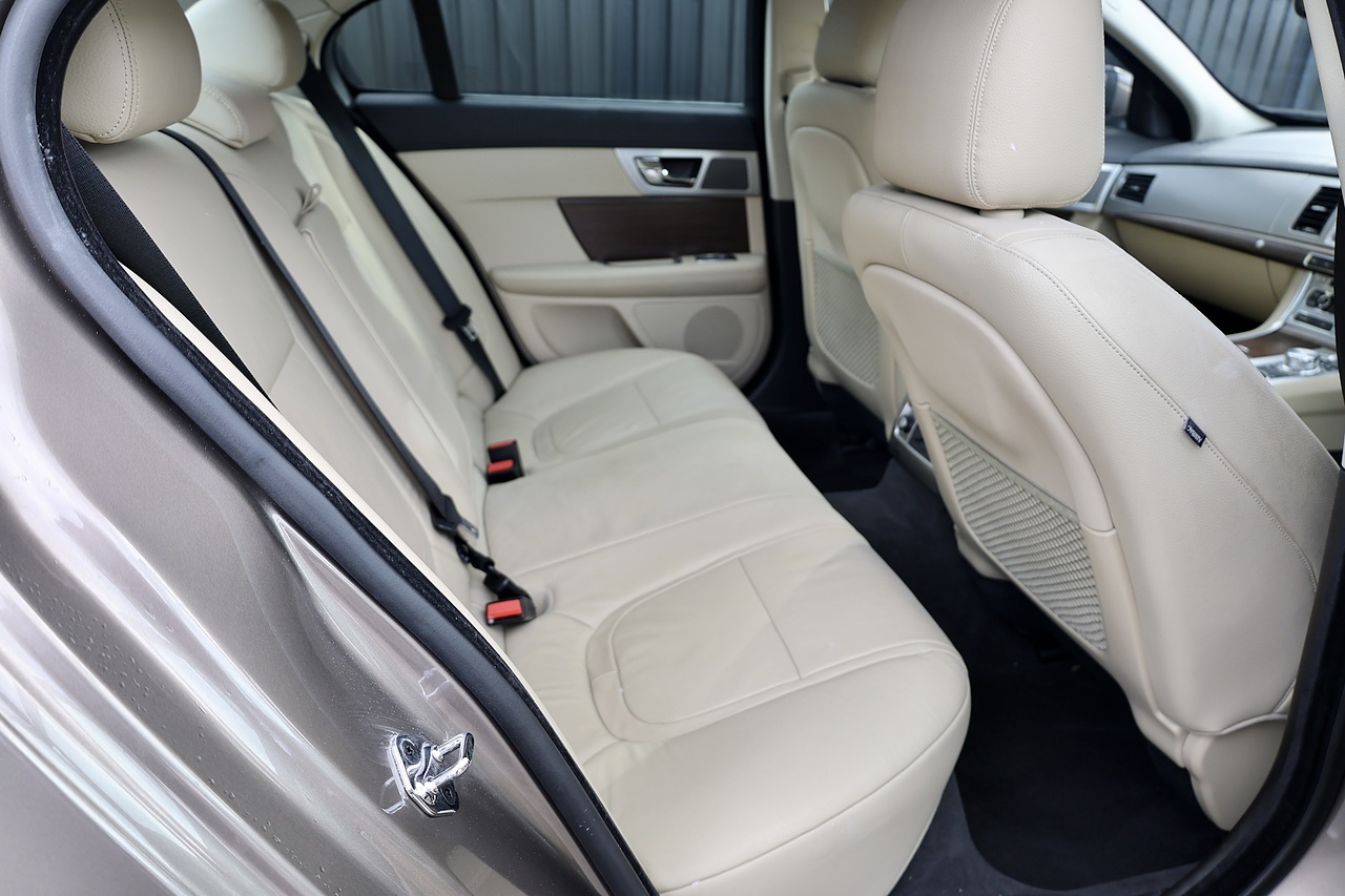 Jaguar XF Luxury 2 Former Keepers + Full Service History - Large 12