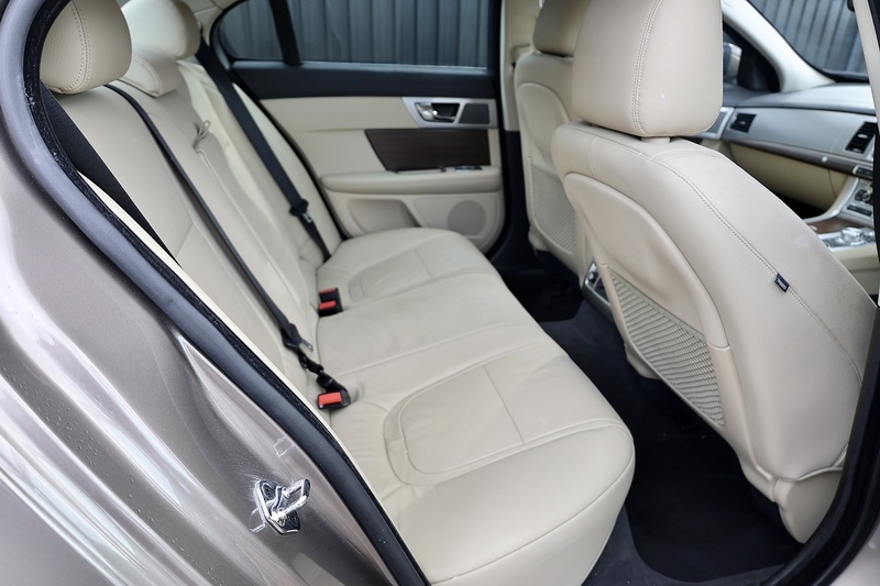 Jaguar XF Luxury 2 Former Keepers + Full Service History Image 12