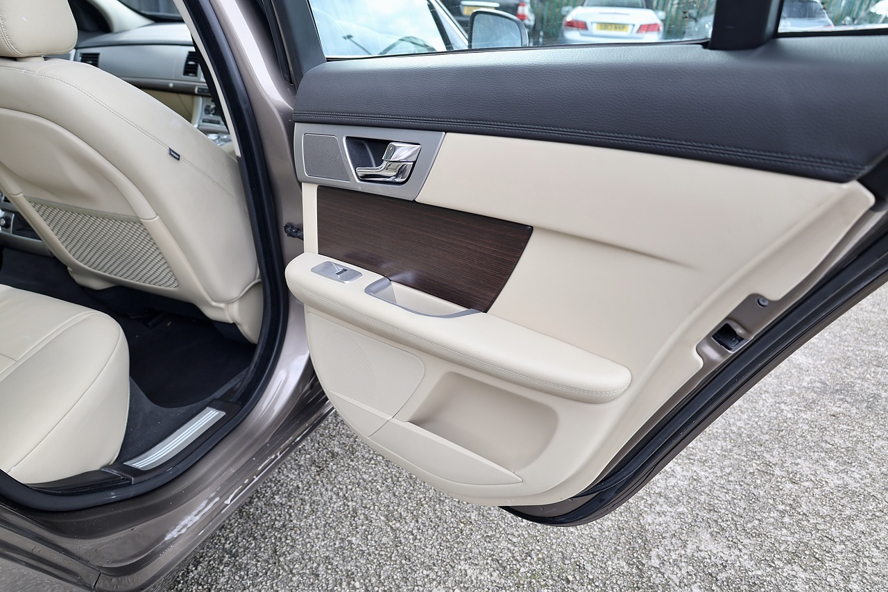 Jaguar XF Luxury 2 Former Keepers + Full Service History - Large 19