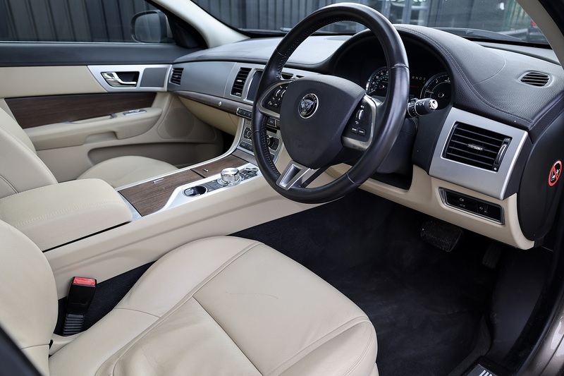 Jaguar XF Luxury 2 Former Keepers + Full Service History Image 8