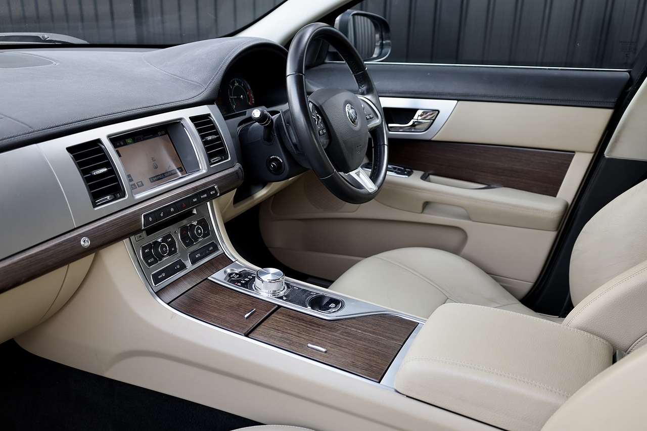 Jaguar XF Luxury 2 Former Keepers + Full Service History - Large 6