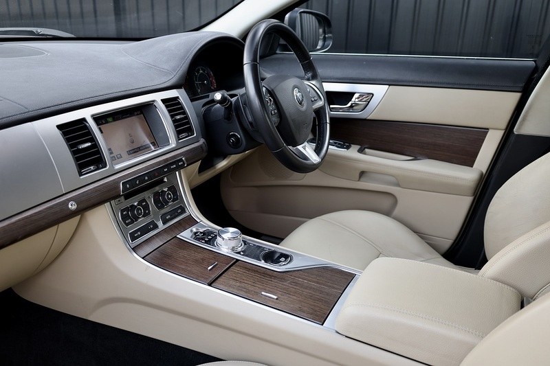 Jaguar XF Luxury 2 Former Keepers + Full Service History Image 6