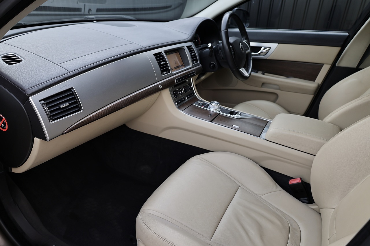 Jaguar XF Luxury 2 Former Keepers + Full Service History - Large 2