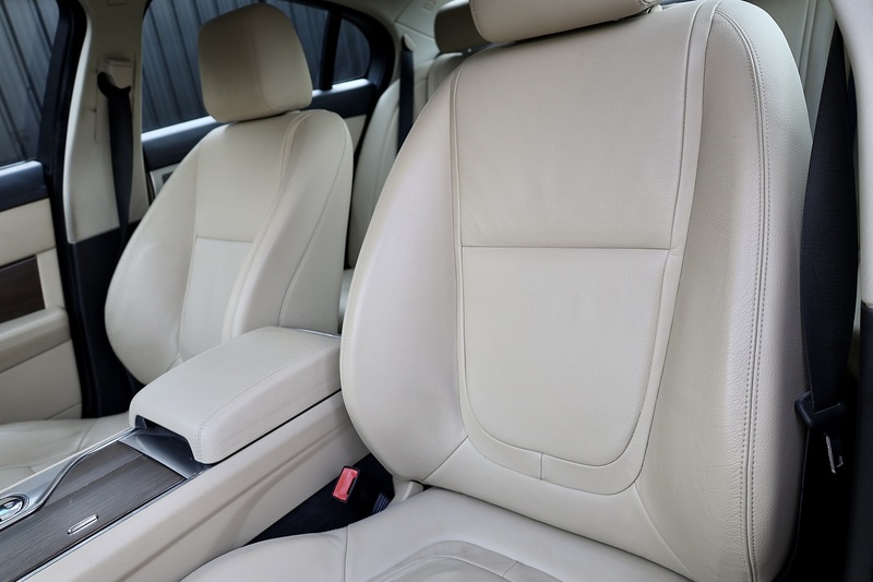 Jaguar XF Luxury 2 Former Keepers + Full Service History Image 11