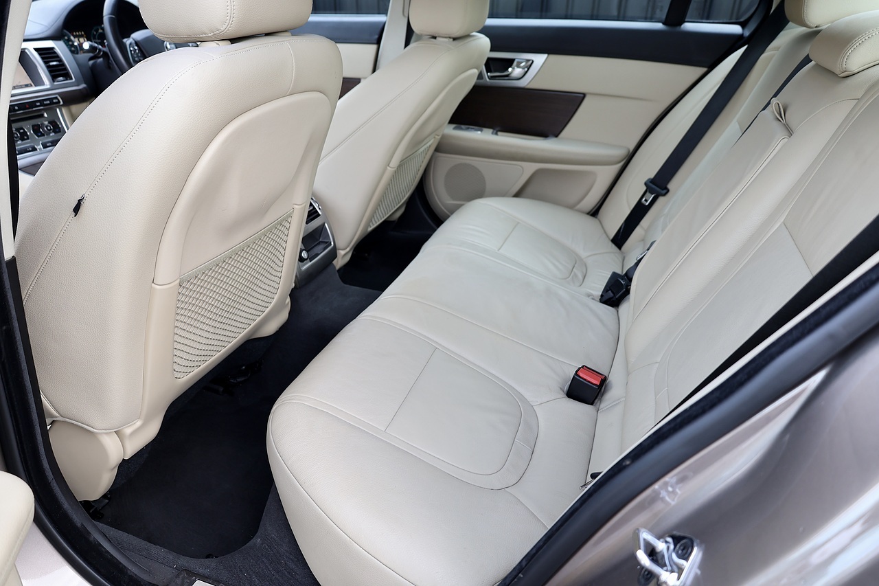 Jaguar XF Luxury 2 Former Keepers + Full Service History - Large 7