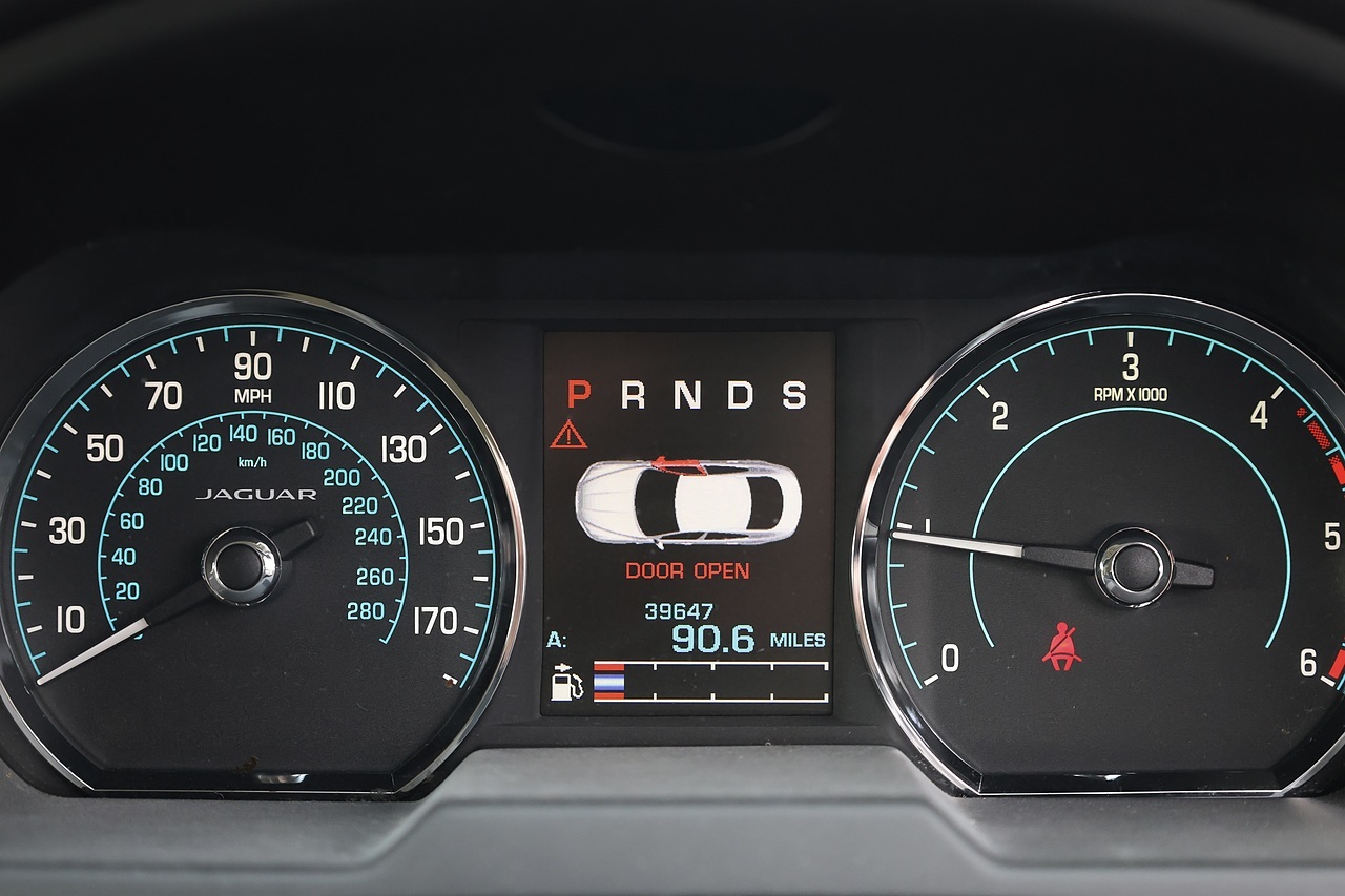 Jaguar XF Luxury 2 Former Keepers + Full Service History - Large 32