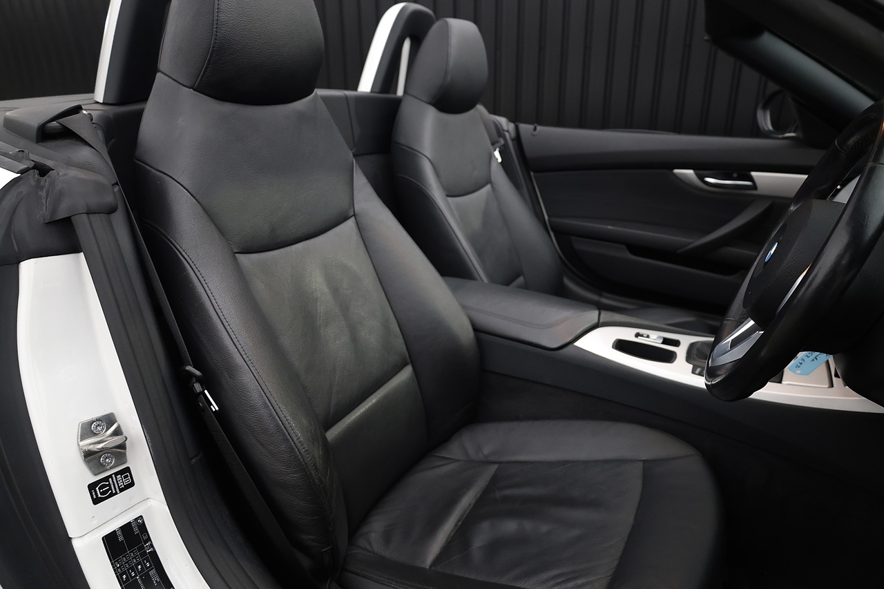 BMW Z4 sDrive20i Manual + Full Service History - Large 8