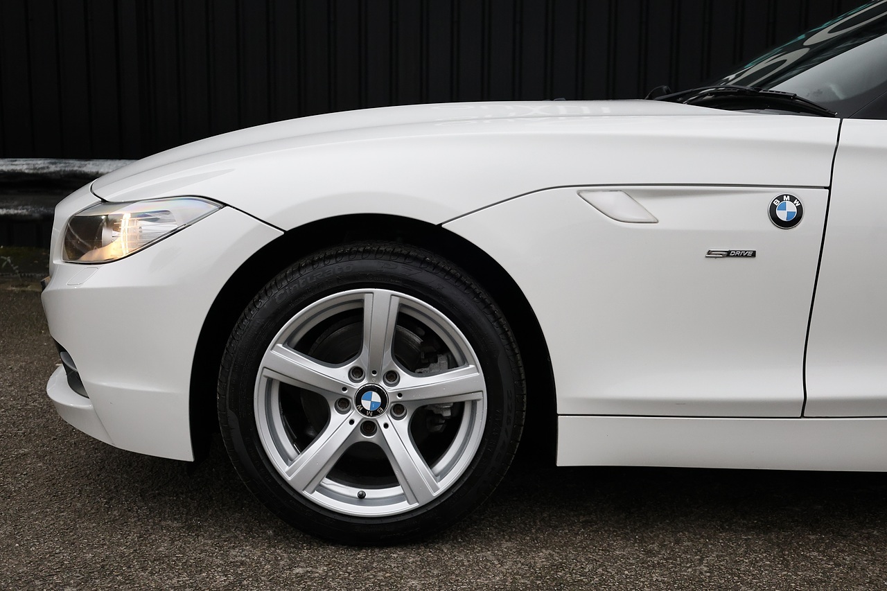 BMW Z4 sDrive20i Manual + Full Service History - Large 27