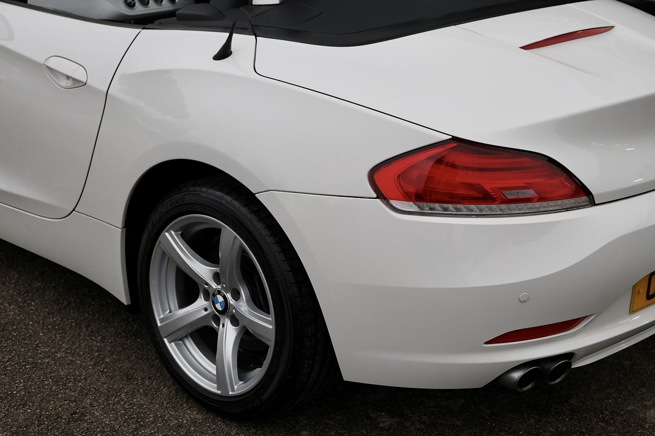 BMW Z4 sDrive20i Manual + Full Service History - Large 29