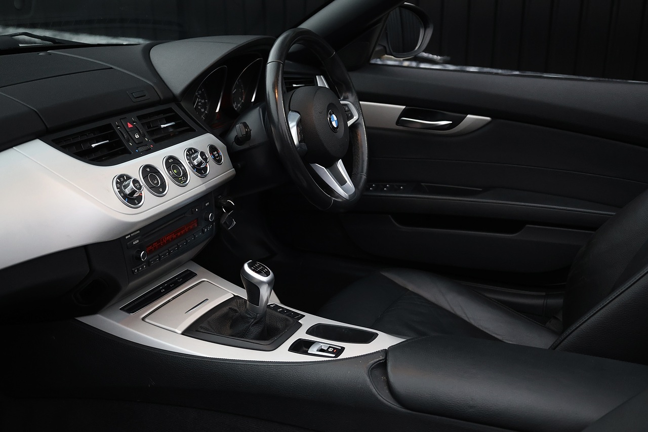 BMW Z4 sDrive20i Manual + Full Service History - Large 9