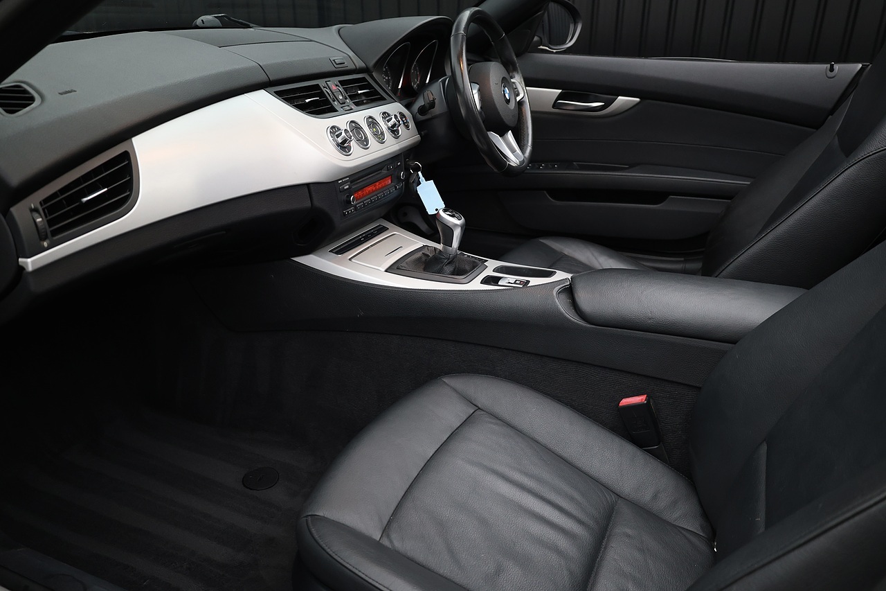 BMW Z4 sDrive20i Manual + Full Service History - Large 2