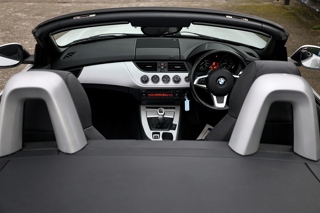 BMW Z4 sDrive20i Manual + Full Service History - Large 18