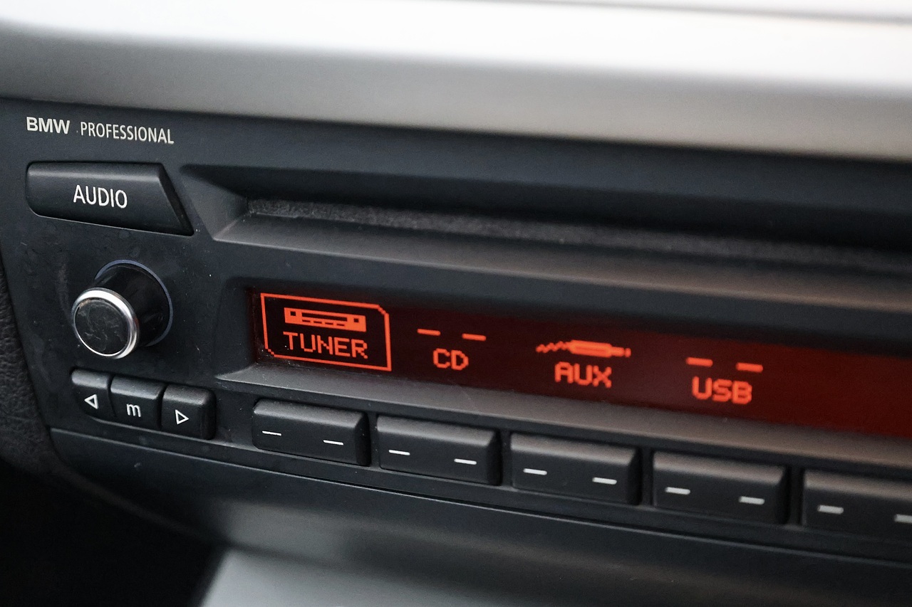 BMW Z4 sDrive20i Manual + Full Service History - Large 32