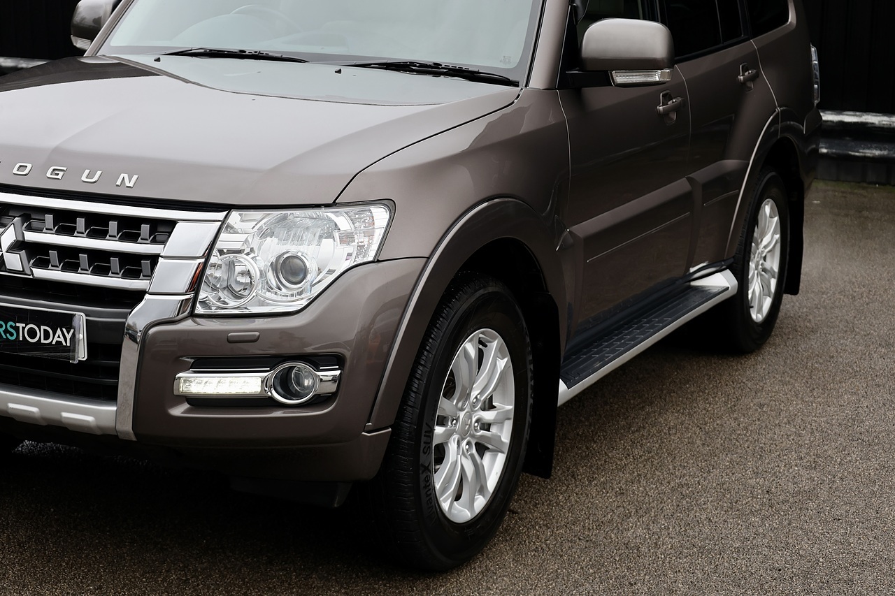 Mitsubishi Shogun LWB SG3 2 Former Keepers + FSH + Automatic + 7 Seats - Large 6