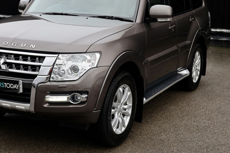 Mitsubishi Shogun LWB SG3 2 Former Keepers + FSH + Automatic + 7 Seats Image 6