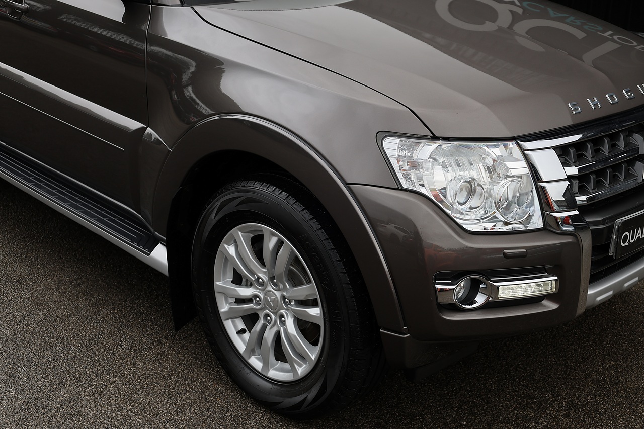 Mitsubishi Shogun LWB SG3 2 Former Keepers + FSH + Automatic + 7 Seats - Large 18