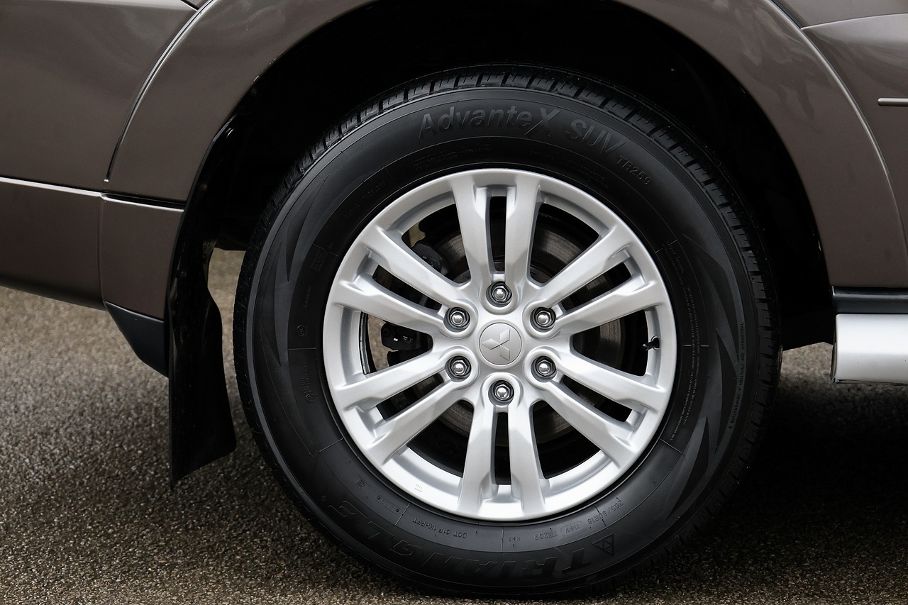 Mitsubishi Shogun LWB SG3 2 Former Keepers + FSH + Automatic + 7 Seats - Large 29