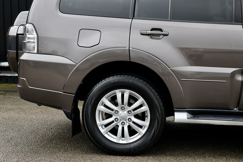 Mitsubishi Shogun LWB SG3 2 Former Keepers + FSH + Automatic + 7 Seats Image 17