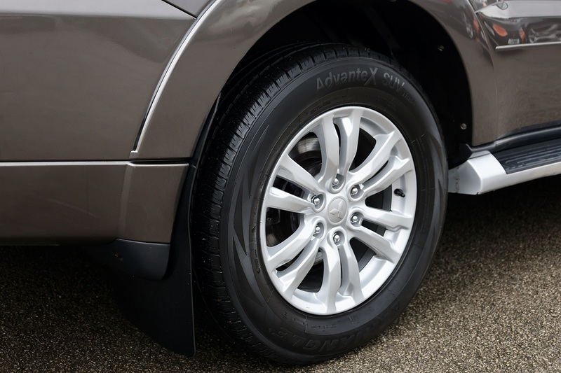 Mitsubishi Shogun LWB SG3 2 Former Keepers + FSH + Automatic + 7 Seats Image 19