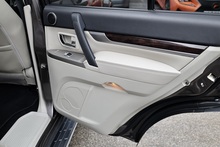 Mitsubishi Shogun LWB SG3 2 Former Keepers + FSH + Automatic + 7 Seats - Thumb 21