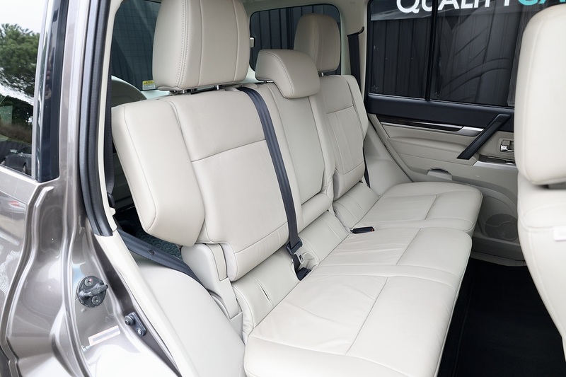 Mitsubishi Shogun LWB SG3 2 Former Keepers + FSH + Automatic + 7 Seats Image 22